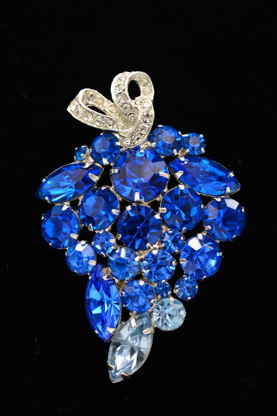 Weiss Vintage Crystal Pin Brooch Royal Blue Ombre Prong Rhinestone Signed BinAC
